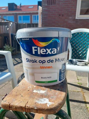 FLEXA strak op de muur. beschikbaar voor biedingen