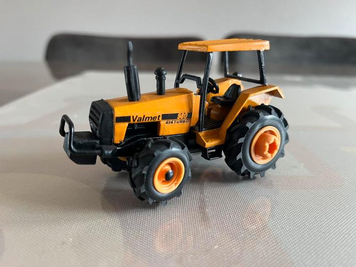 Valmet 980 tractor Arpra Brazil zeer bijzonder model !, Hobby en Vrije tijd, Modelauto's | 1:50, Zo goed als nieuw, Hijskraan, Tractor of Landbouw