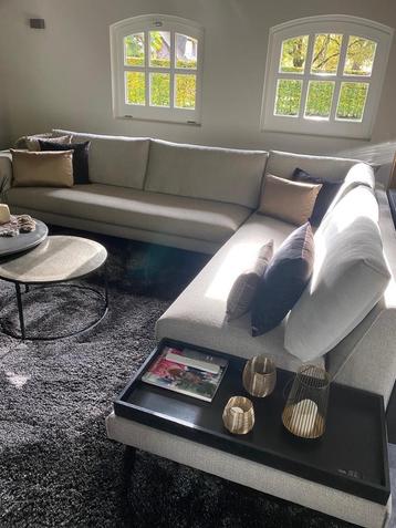 Prachtige Creme Hoekbank - Meubel Nieuwe Stijl beschikbaar voor biedingen