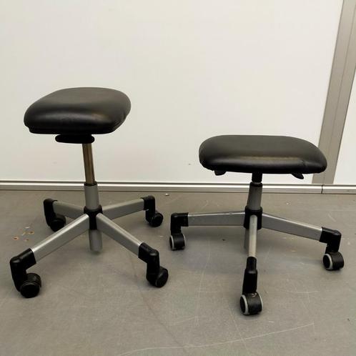 Steelcase instelbare kruk - nieuwe zwarte skai krukjes, Huis en Inrichting, Krukjes, Nieuw, Ophalen of Verzenden