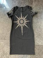 Zwart strak jurkje met gouden studs maat M, Nieuw, Maat 38/40 (M), Ophalen of Verzenden, Italiaans