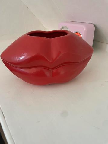 Lippen Vaas beschikbaar voor biedingen