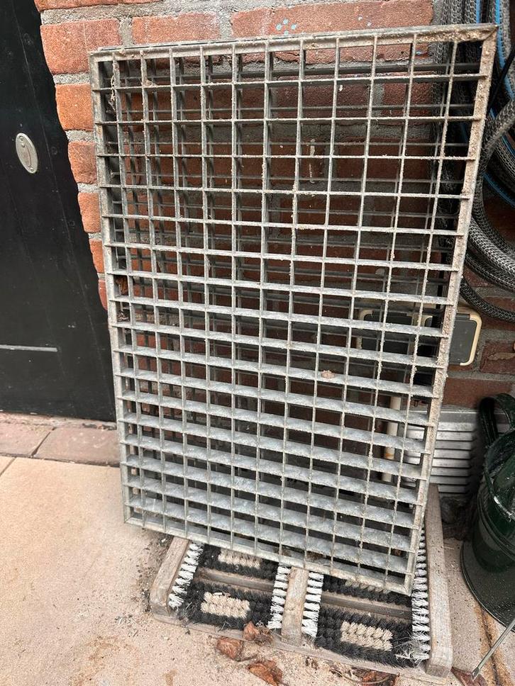 Twee gegalvaniseerde looproosters 40x60cm, Doe-het-zelf en Verbouw, Metalen, Gebruikt, Ophalen
