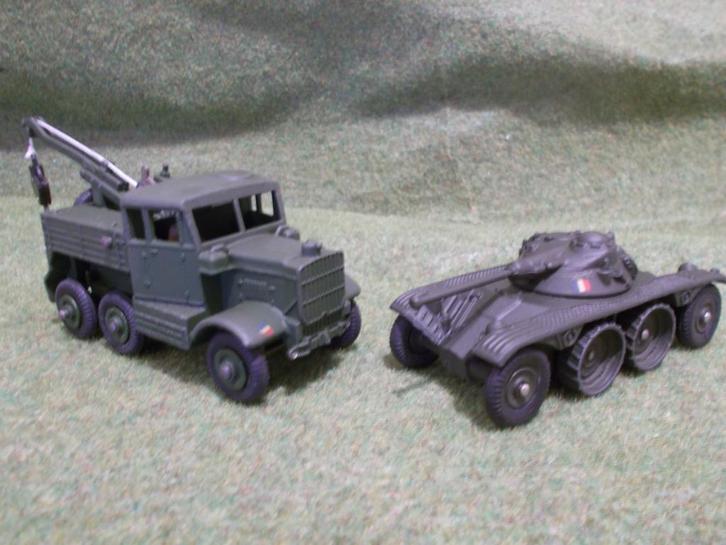 2 Militaire Dinky Toys 80A en 661 15 en19 euro Verzenden kan, Hobby en Vrije tijd, Modelauto's | 1:43, Gebruikt, Bus of Vrachtwagen