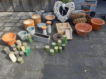 Gratis uit Oentsjerk. Bloempotten, kaarsen, decoratie  beschikbaar voor biedingen