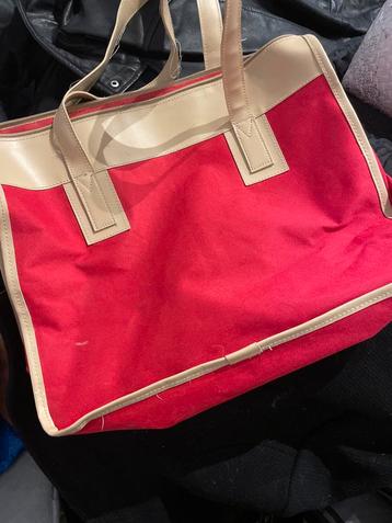 Rode Handtas met Beige Accenten beschikbaar voor biedingen