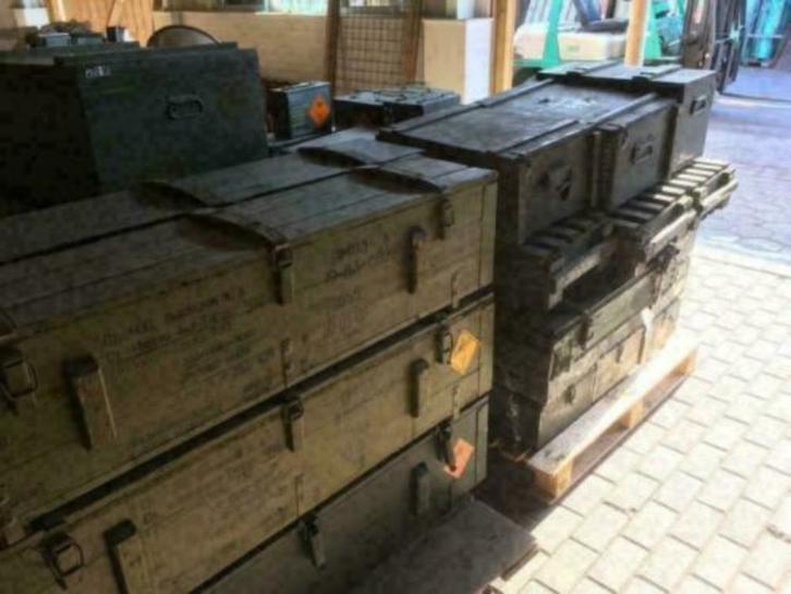 Zeer grote militaire legerkisten als TV meubel / kast, Huis en Inrichting, Woonaccessoires | Kisten, Gebruikt, Minder dan 50 cm