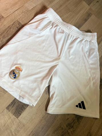 Real Madrid Short (Maat 164) beschikbaar voor biedingen