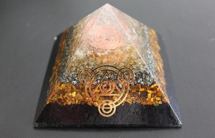 Orgonite piramide met Tijgeroog, Tetraheder en meer, Sieraden, Tassen en Uiterlijk, Edelstenen, Nieuw, Ophalen of Verzenden