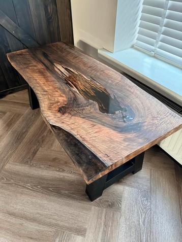Unieke Epoxy Salontafel beschikbaar voor biedingen