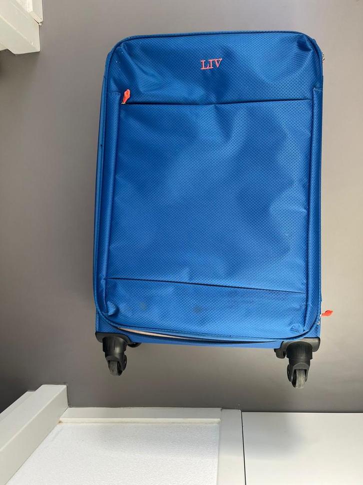 Nette Liv soft koffer - 4 wieltjes, Sieraden, Tassen en Uiterlijk, Koffers, Zo goed als nieuw, Zacht kunststof, 50 tot 60 cm, 35 tot 45 cm