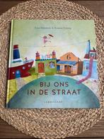Koos Meinderts - Bij ons in de straat, Ophalen of Verzenden, Nieuw, Koos Meinderts, Prentenboek