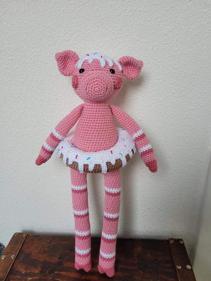Gehaakte varken knuffel met donut en glazuur, Kinderen en Baby's, Kraamcadeaus en Geboorteborden, Nieuw, Kraamcadeau, Ophalen of Verzenden