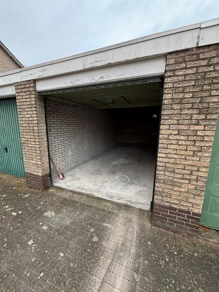 Nette garagebox te huur, waddenzeelaan 2, Huizen en Kamers, Garages en Parkeerplaatsen, Noord-Brabant