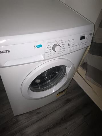 Zanussi Lindo 100 7kg nieuwstaat. Jaar oud beschikbaar voor biedingen