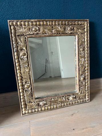 Spiegel met Houtsnijwerk Lijst - 59x71cm beschikbaar voor biedingen