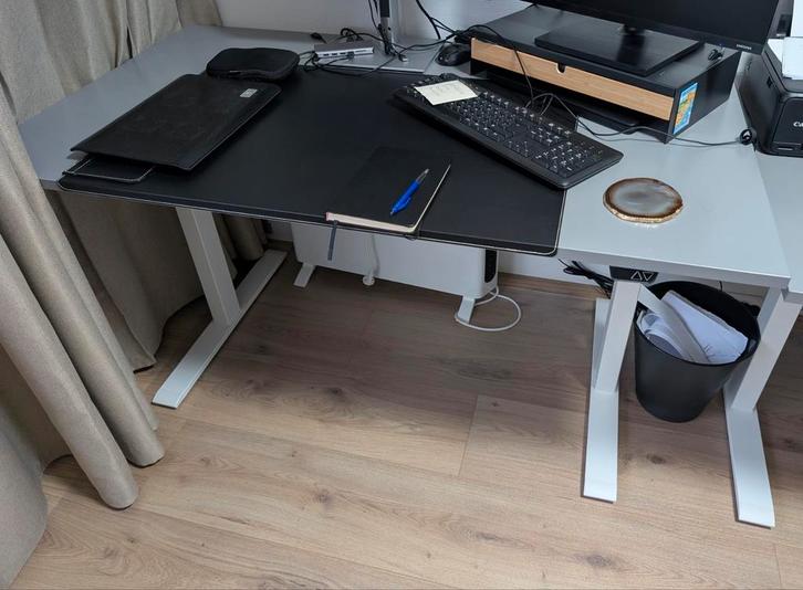 IKEA RODULF Elektrisch Zit-Sta Bureau, Huis en Inrichting, Bureaus, Zo goed als nieuw, Stabureau, Elektrisch, In hoogte verstelbaar