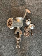 Oude Gehaktmolen met toebehoren, Ophalen