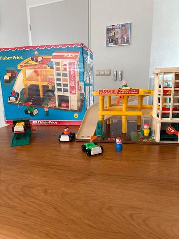 Fisher-Price Parkeergarage met Doos en Auto's Vintage Speelg beschikbaar voor biedingen