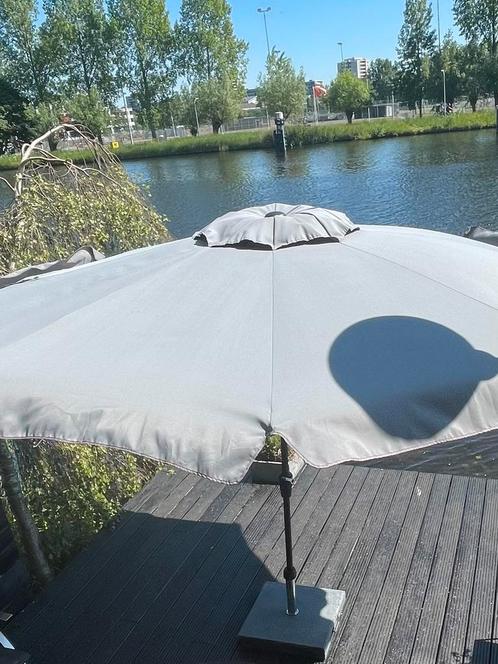 Grote parasol, Tuin en Terras, Parasols, Zo goed als nieuw, Ophalen