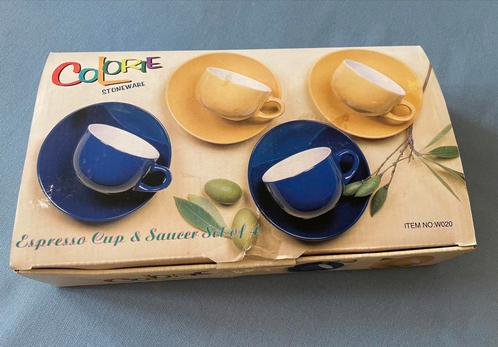 4 blauwe Espresso kop en schotel Colorie stoneware, Huis en Inrichting, Keuken | Servies, Nieuw, Kop(pen) en/of Schotel(s), Overige stijlen