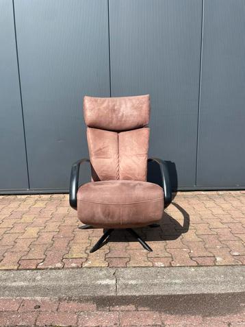 Nette bruine draaibare relax fauteuil / relax stoel beschikbaar voor biedingen