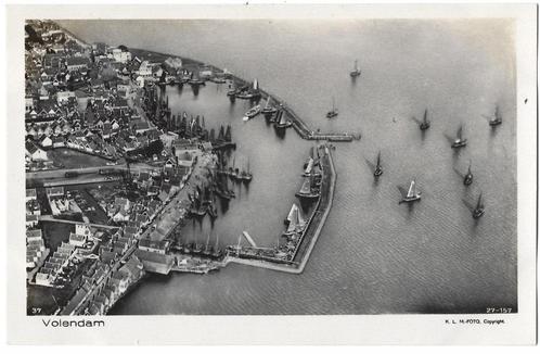 Volendam, K.L.M.- Foto, Verzamelen, Ansichtkaarten | Nederland, Ongelopen, Noord-Holland, 1940 tot 1960, Verzenden