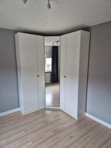 Kledingkast hoekkast.