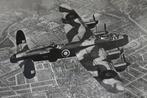 foto avro lancaster engeland RAF wo2 A.V.Roe & Co, Ophalen of Verzenden, Luchtmacht, Engeland, Foto of Poster