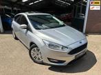 Ford Focus 1.0|PANO/CRUISE/CAMERA/NAVI/PDC|, Auto's, 125 pk, Gebruikt, Bedrijf, 3 cilinders