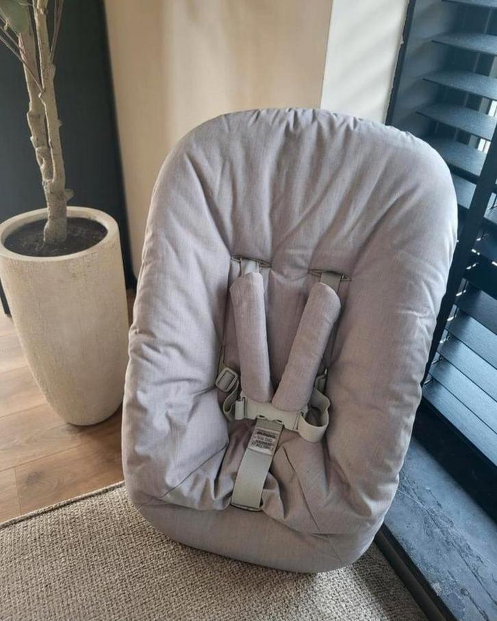 Tripp Trapp Newborn Set + Speelgoedhanger + Hoes, Kinderen en Baby's, Kinderstoelen, Zo goed als nieuw, Meegroeistoel, Gordel(s)