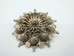 Zilveren Zeeuwse knop broche