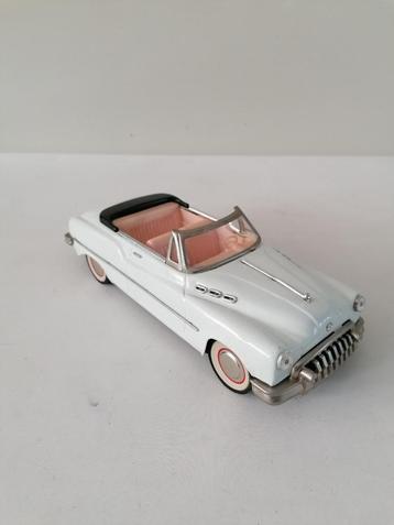 zelfrijdende vintage speelgoedauto beschikbaar voor biedingen