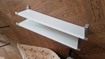 2 boekenplanken 80cm beschikbaar voor biedingen