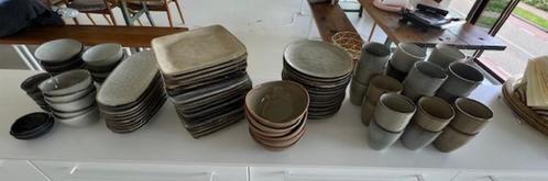Grote servies set (borden, kommen, mokken), Huis en Inrichting, Keuken | Servies, Gebruikt, Overige typen, Overige stijlen, Aardewerk
