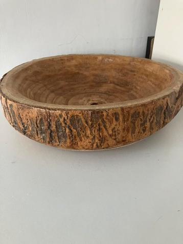 Houten fruitschaal beschikbaar voor biedingen