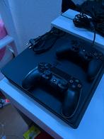 PlayStation 4 with 2 controllers, Spelcomputers en Games, Spelcomputers | Sony PlayStation 4, Original, Ophalen of Verzenden, Zo goed als nieuw