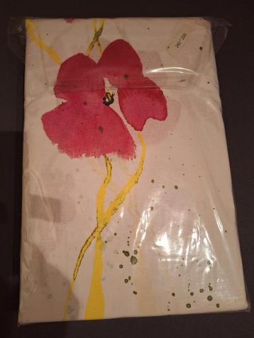 Mooie Dekbedovertrek met Bloemenprint beschikbaar voor biedingen