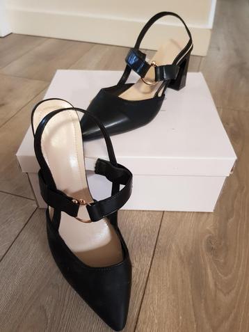 Schoenen divers beschikbaar voor biedingen
