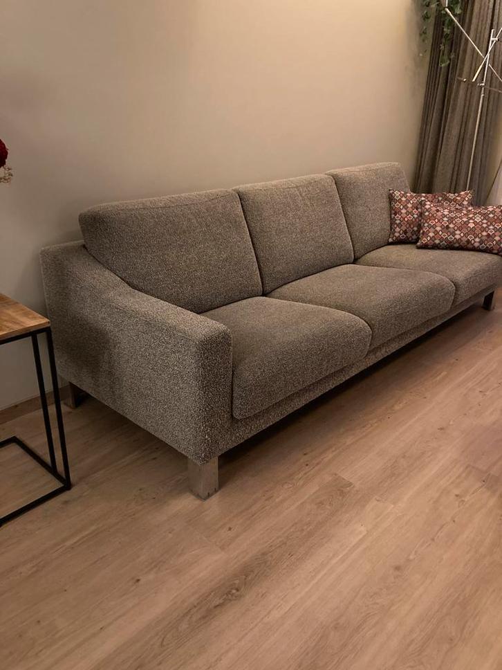 Leolux bank Antonia 2.45 m, Huis en Inrichting, Banken | Bankstellen, Gebruikt, Rechte bank, Vierpersoons of meer, 200 tot 250 cm