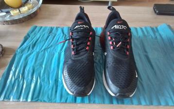 NIKE air 270 maat  23.5 , zwart /rood  beschikbaar voor biedingen