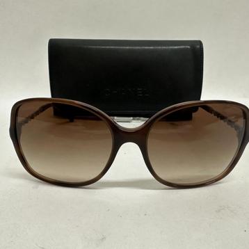 Chanel Square Sunglasses CH5210Q beschikbaar voor biedingen