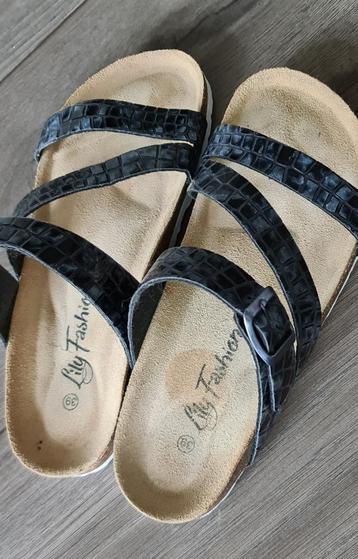 Nieuwe leuke sandaaltjes slippers/ sandalen van echt leer beschikbaar voor biedingen