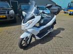 Honda Pcx 125 rijdt perfect met 2 helmen.2011, Nieuw