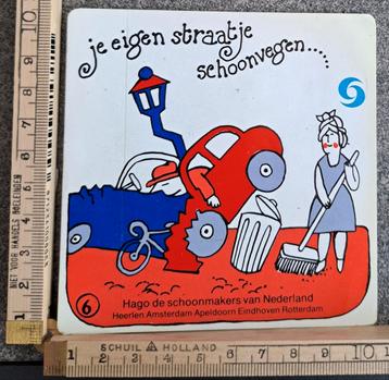 Vintage sticker je eigen straatje schoonvegen gezegde strip beschikbaar voor biedingen