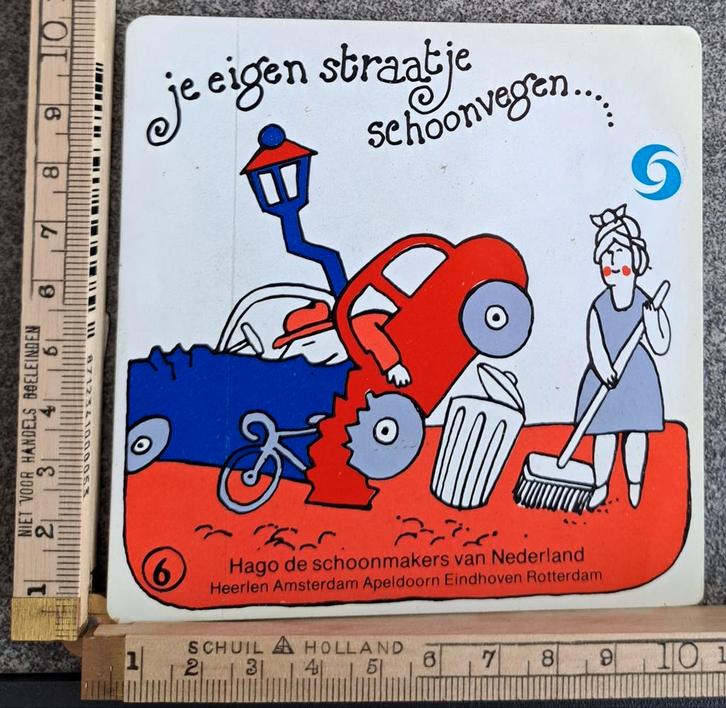 Vintage sticker je eigen straatje schoonvegen gezegde strip, Verzamelen, Stickers, Zo goed als nieuw, Ophalen of Verzenden