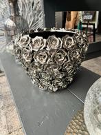 Zilverkleurige vaas met roosjes, Ophalen of Verzenden, Zo goed als nieuw, Overige kleuren