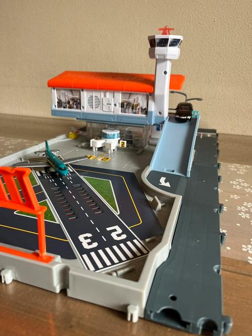 Matchbox Luchthavenset met auto en vliegtuig, Kinderen en Baby's, Speelgoed | Playmobil, Zo goed als nieuw, Ophalen of Verzenden