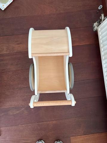 Houten Poppenwagen van kinderfeets beschikbaar voor biedingen