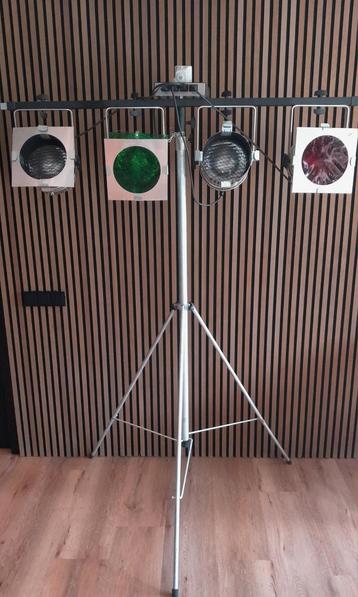 Goed werkende verlichting sets 3 stuks van deze standaards   beschikbaar voor biedingen